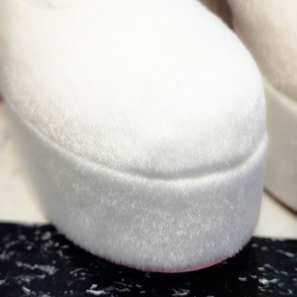 NIB.Sugar Thrillz BUNNY Platform Heels Boots Women's sz 9, faux fur - Picture 3 of 7